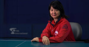 Los atletas nos siguen sorprendiendo en los Juegos Olímpicos de 2024, pero hay una en particular que nos dejó con el ojo cuadrado. Conoce a Tania Zeng, la debutante más grande de tenis de mesa.